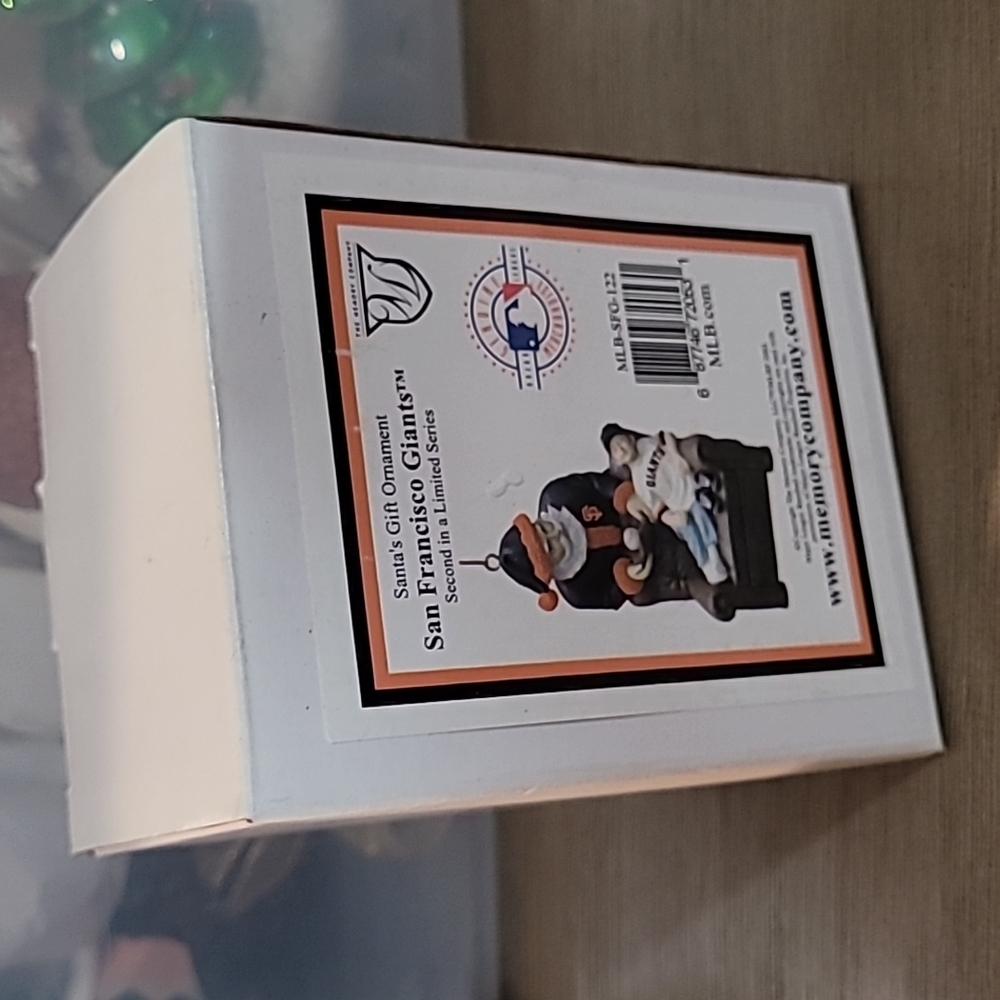 Memory Company San Francisco Giants Santa's Gift Ornament Secons in Series NEW